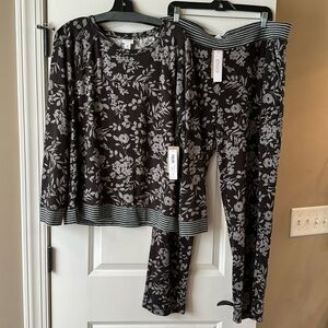 2 piece set—cozi soft graphite gray floral print weekends by Chico’s —size XL